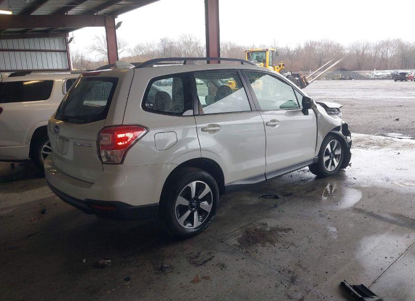 Photo 4 of 2018 Subaru Forester 2.5I (VIN JF2SJABC6JH576831)