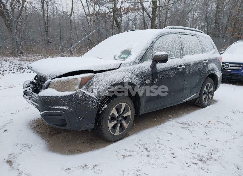 Photo 2 of 2018 Subaru Forester 2.5I (VIN JF2SJABC7JH410513)
