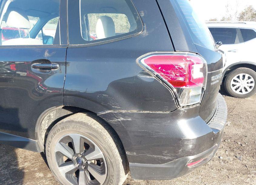 Photo 20 of 2018 Subaru Forester 2.5I (VIN JF2SJABC8JH589824)