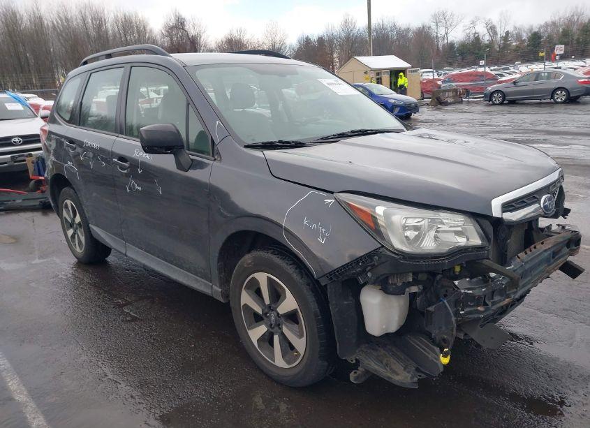 2018 Subaru Forester 2.5I (VIN JF2SJABC9JH431315) main photo