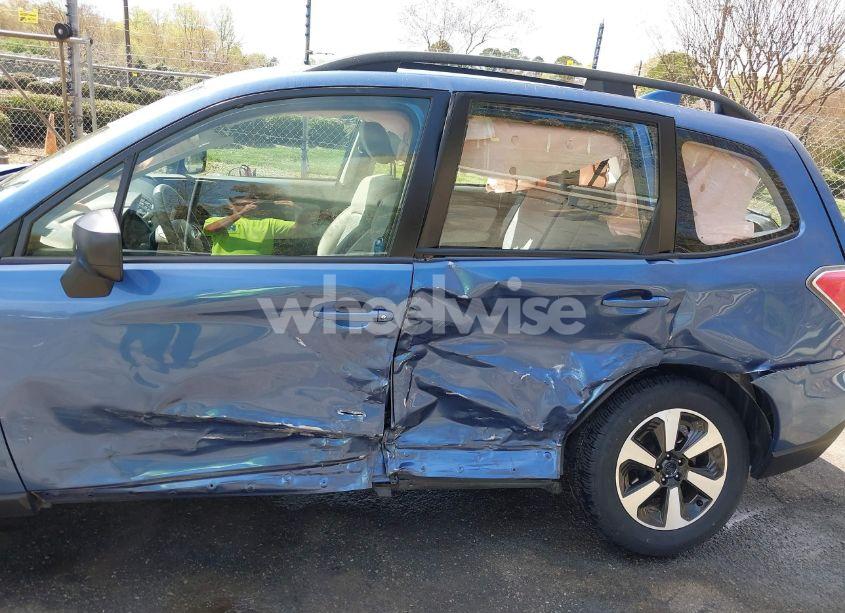 Photo 6 of 2018 Subaru Forester 2.5I (VIN JF2SJABC9JH525596)