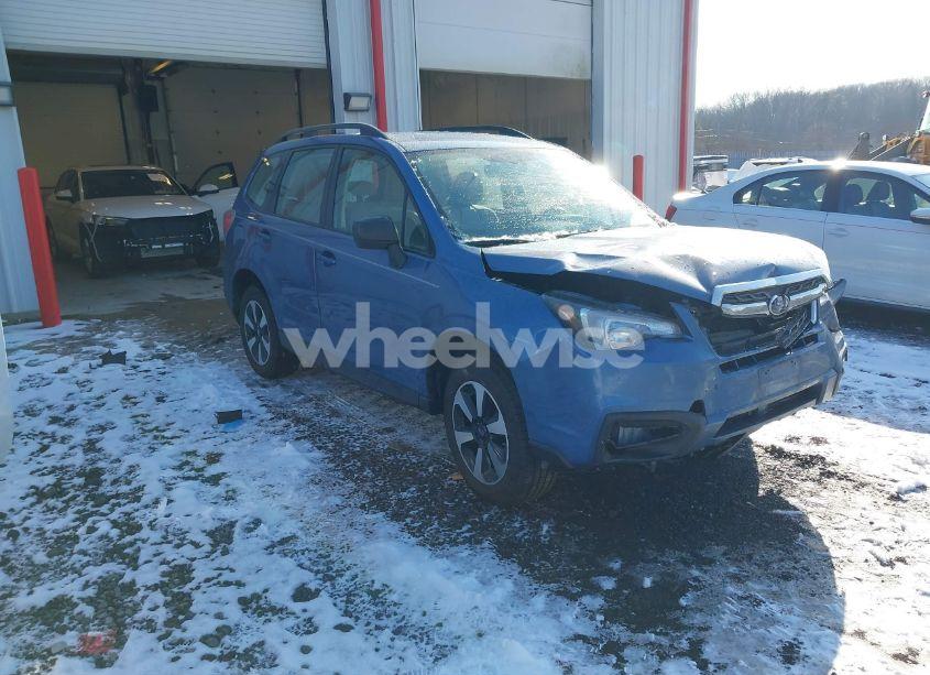 2018 Subaru Forester 2.5I (VIN JF2SJABCXJH585211) main photo