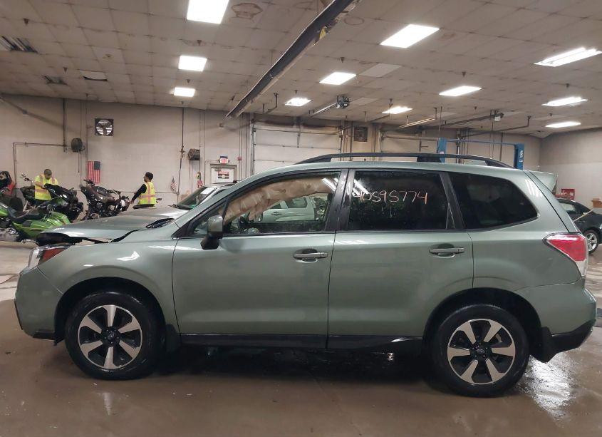 Photo 14 of 2018 Subaru Forester 2.5I PREMIUM (VIN JF2SJAEC0JH410042)