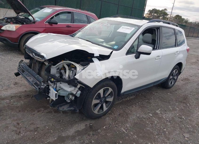 Photo 2 of 2018 Subaru Forester 2.5I PREMIUM (VIN JF2SJAEC0JH605610)