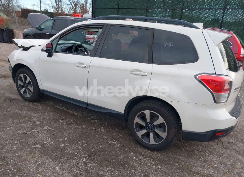Photo 3 of 2018 Subaru Forester 2.5I PREMIUM (VIN JF2SJAEC0JH605610)