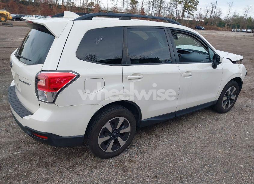 Photo 4 of 2018 Subaru Forester 2.5I PREMIUM (VIN JF2SJAEC0JH605610)