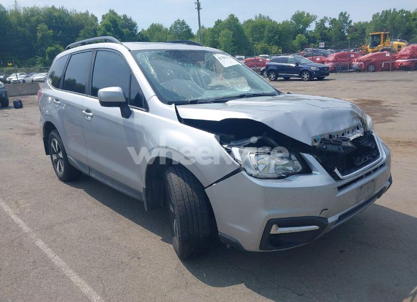 2018 Subaru Forester 2.5I PREMIUM (VIN JF2SJAEC1JG411092) main photo