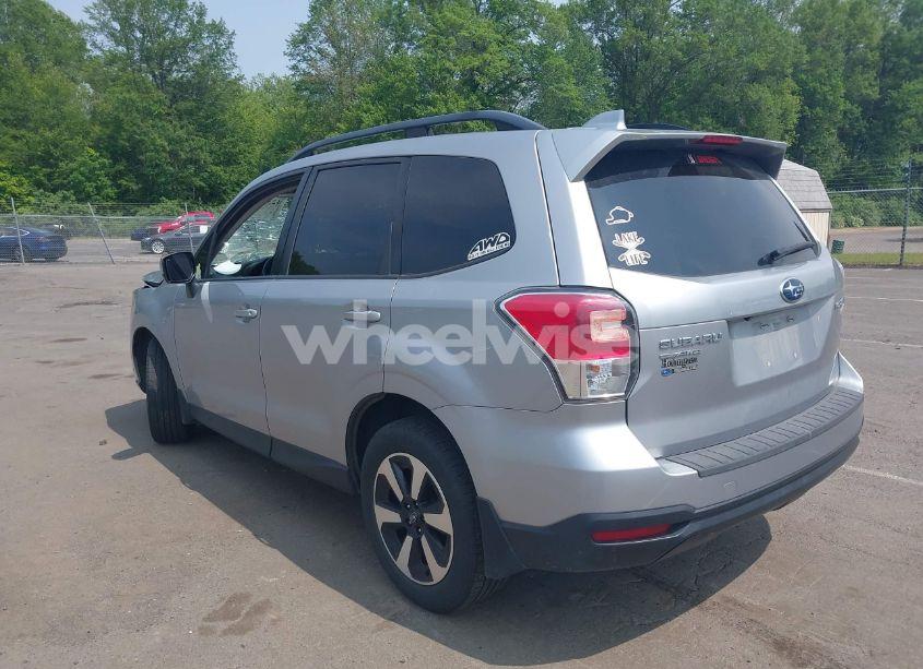 Photo 3 of 2018 Subaru Forester 2.5I PREMIUM (VIN JF2SJAEC1JG411092)