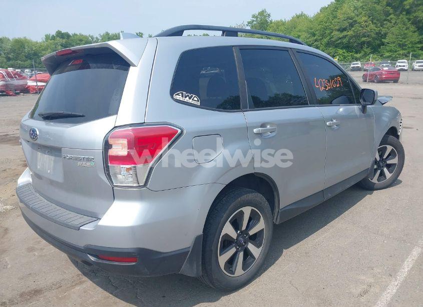 Photo 4 of 2018 Subaru Forester 2.5I PREMIUM (VIN JF2SJAEC1JG411092)