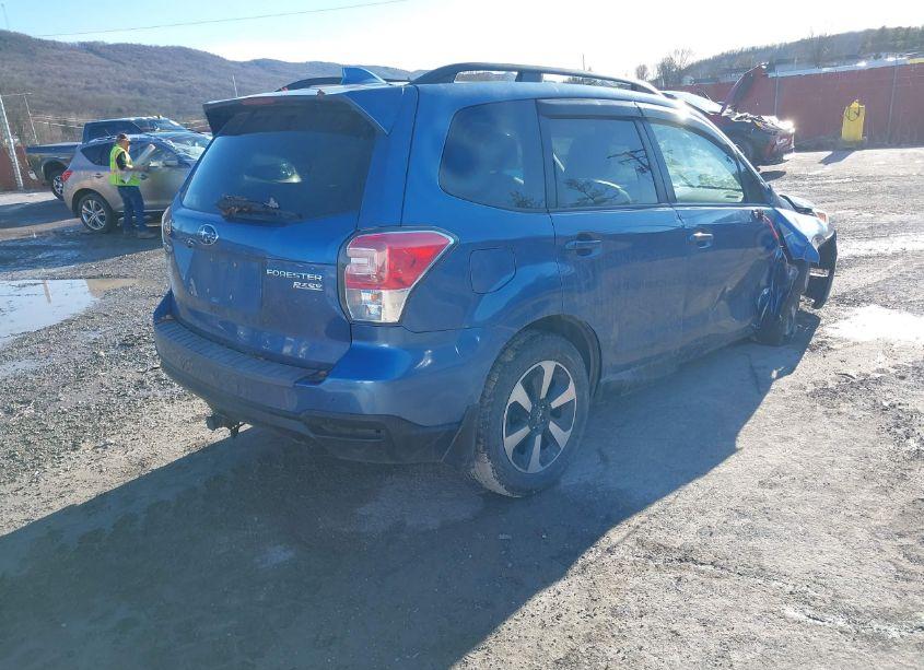 Photo 4 of 2017 Subaru Forester 2.5I PREMIUM (VIN JF2SJAEC2HH568439)