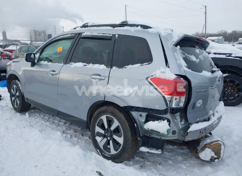 Photo 3 of 2017 Subaru Forester 2.5I PREMIUM (VIN JF2SJAEC2HH583183)