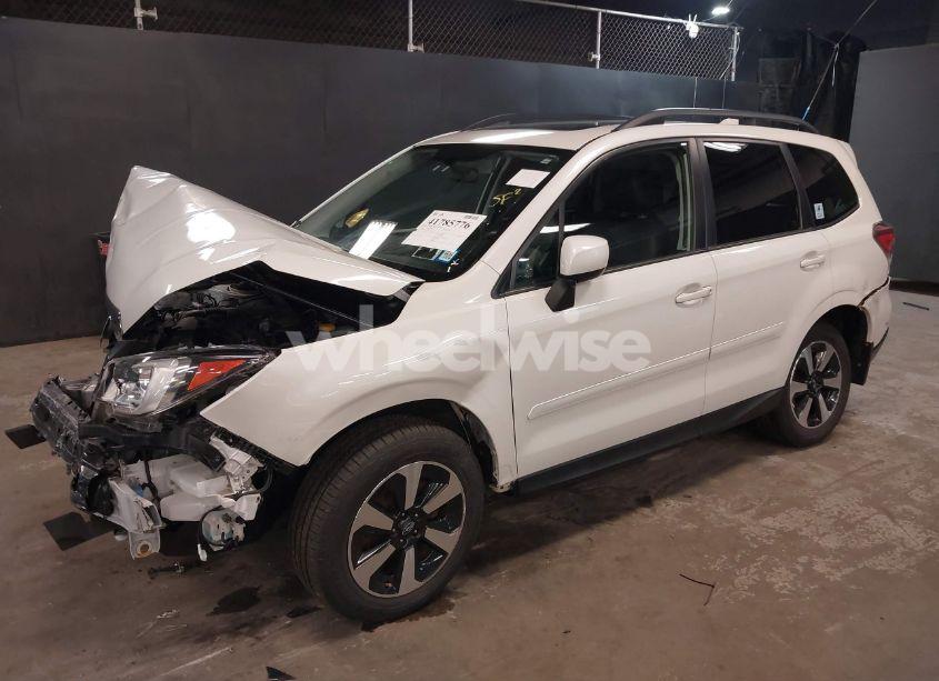 Photo 2 of 2018 Subaru Forester 2.5I PREMIUM (VIN JF2SJAEC3JH601230)