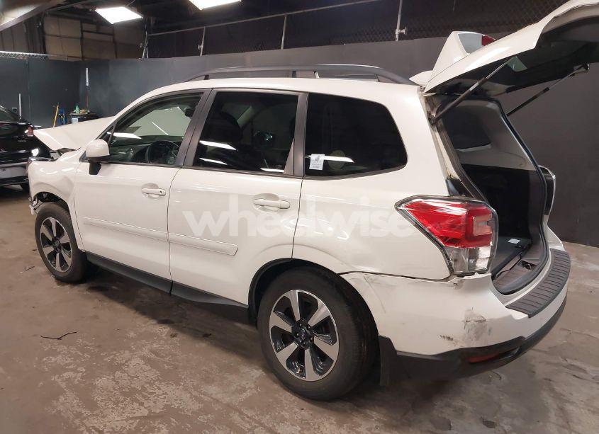 Photo 3 of 2018 Subaru Forester 2.5I PREMIUM (VIN JF2SJAEC3JH601230)