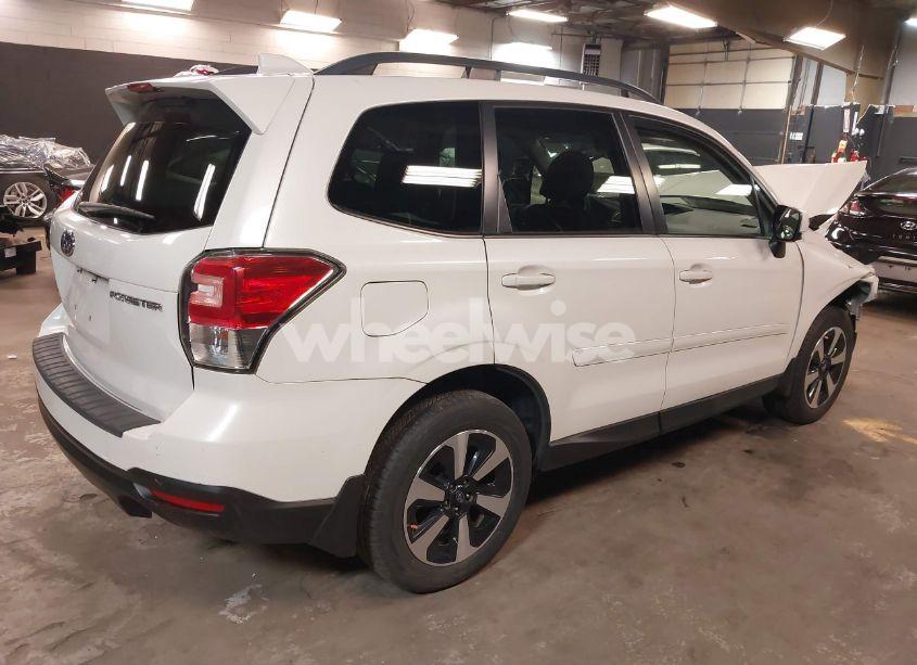 Photo 4 of 2018 Subaru Forester 2.5I PREMIUM (VIN JF2SJAEC3JH601230)