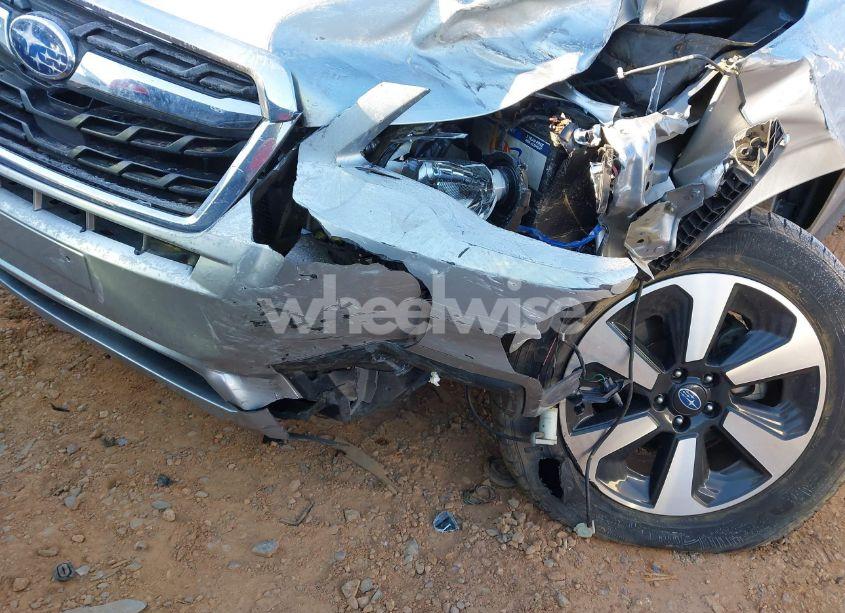 Photo 6 of 2018 Subaru Forester 2.5I PREMIUM (VIN JF2SJAEC4JH423344)