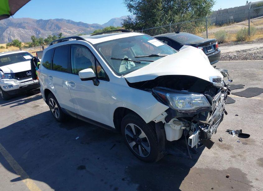 2018 Subaru Forester 2.5I PREMIUM (VIN JF2SJAEC4JH425031) main photo