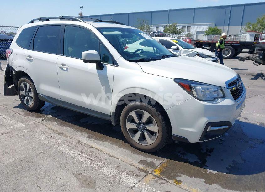 2017 Subaru Forester 2.5I PREMIUM (VIN JF2SJAEC5HH526184) main photo