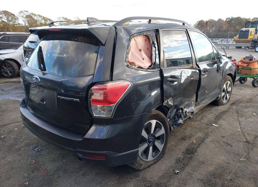 Photo 4 of 2018 Subaru Forester 2.5I PREMIUM (VIN JF2SJAEC5JH454473)