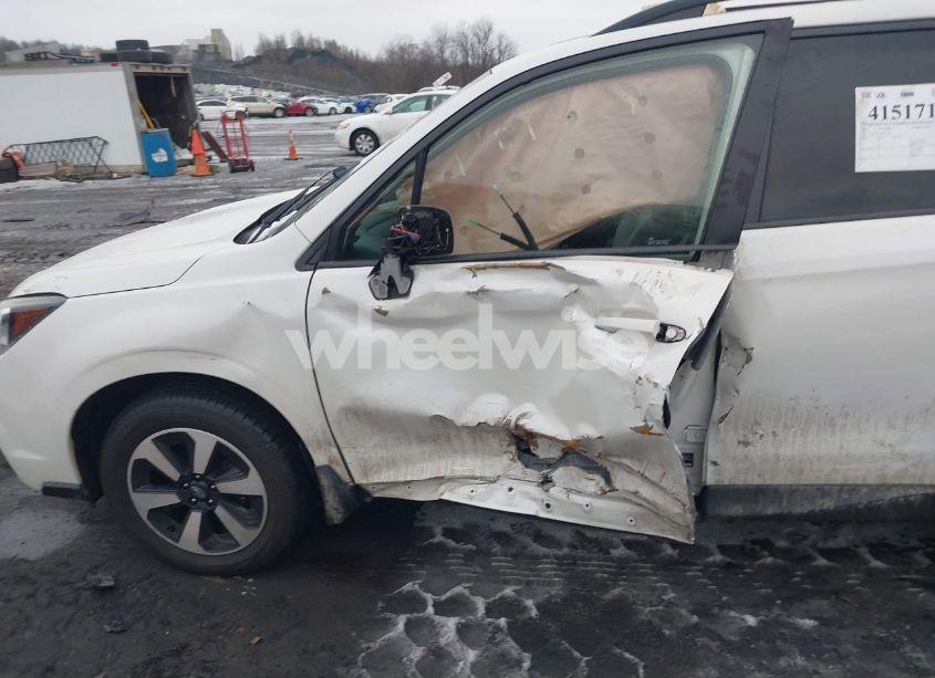 Photo 6 of 2018 Subaru Forester 2.5I PREMIUM (VIN JF2SJAEC5JH576184)
