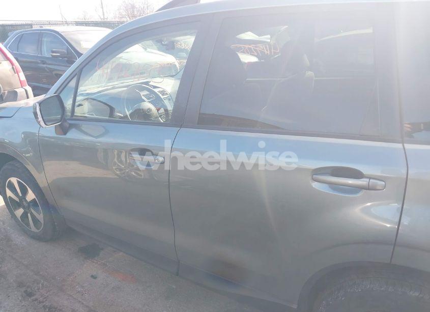 Photo 14 of 2018 Subaru Forester 2.5I PREMIUM (VIN JF2SJAEC5JH613346)