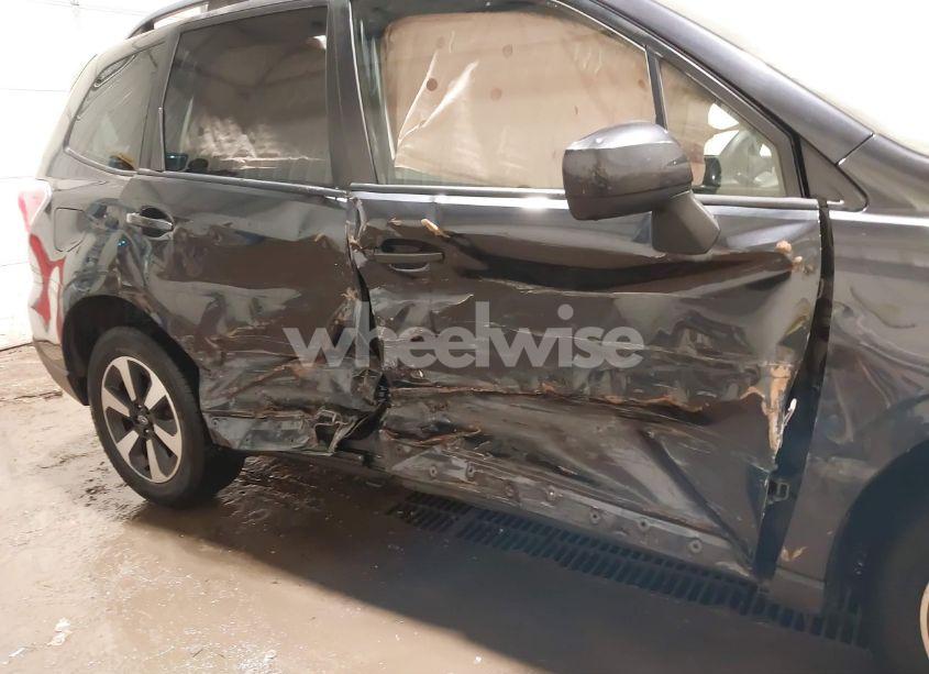 Photo 6 of 2018 Subaru Forester 2.5I PREMIUM (VIN JF2SJAEC6JH497302)