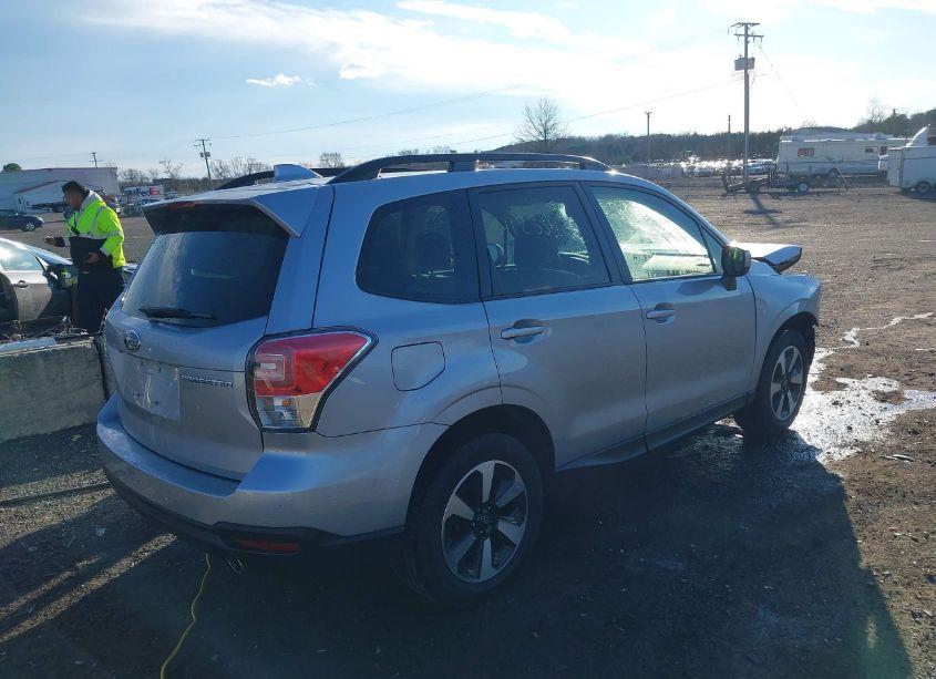 Photo 4 of 2018 Subaru Forester 2.5I PREMIUM (VIN JF2SJAEC7JH423094)