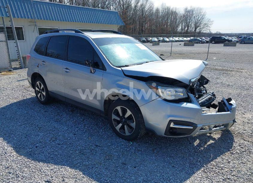 2017 Subaru Forester 2.5I PREMIUM (VIN JF2SJAEC8HH401342) main photo