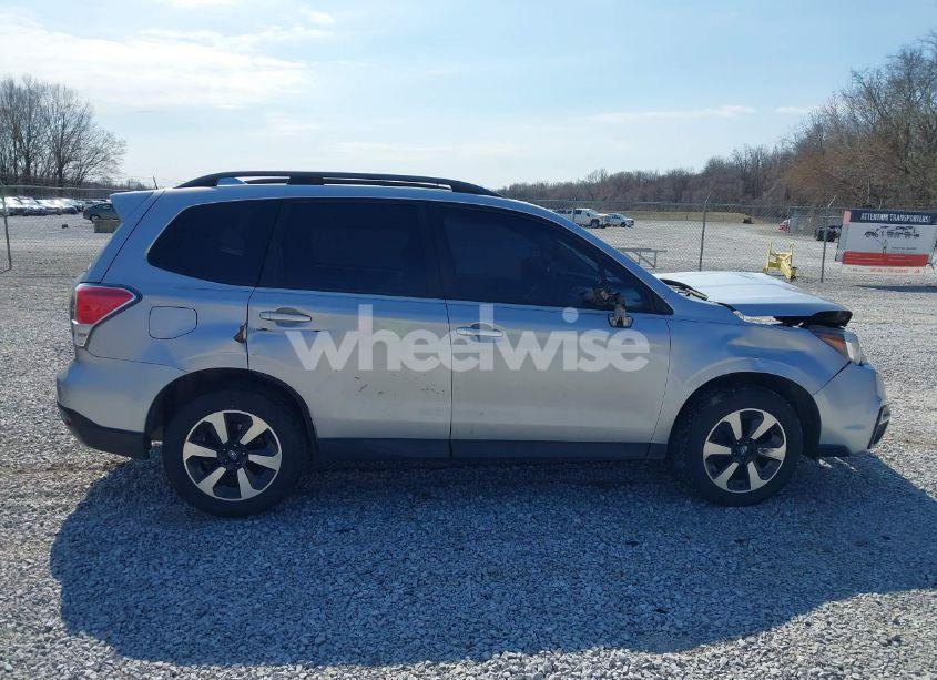Photo 13 of 2017 Subaru Forester 2.5I PREMIUM (VIN JF2SJAEC8HH401342)