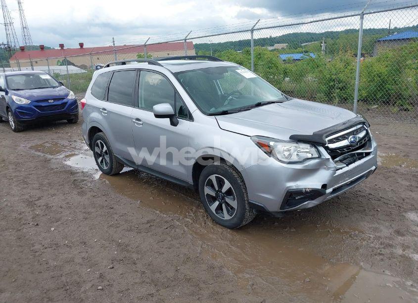 2017 Subaru Forester 2.5I PREMIUM (VIN JF2SJAEC8HH544386) main photo