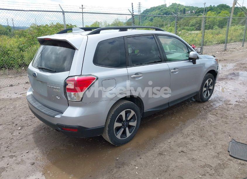 Photo 4 of 2017 Subaru Forester 2.5I PREMIUM (VIN JF2SJAEC8HH544386)