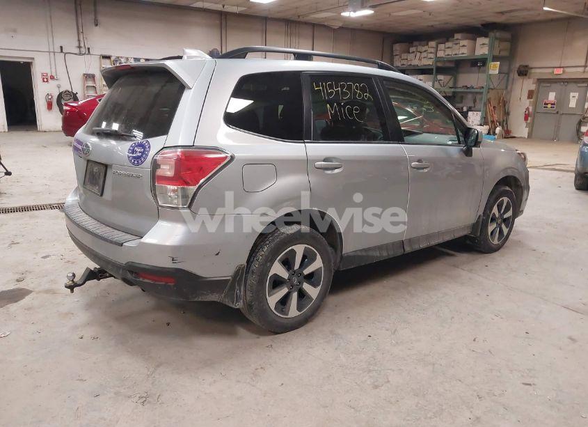 Photo 4 of 2018 Subaru Forester 2.5I PREMIUM (VIN JF2SJAEC8JH445640)