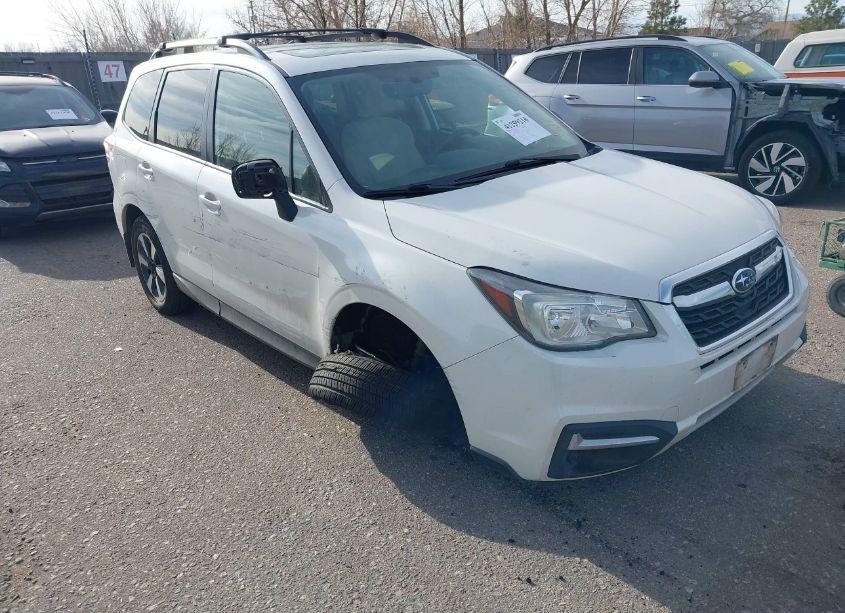 2017 Subaru Forester 2.5I PREMIUM (VIN JF2SJAEC9HH477605) main photo