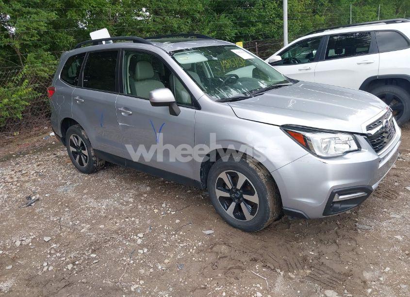 2017 Subaru Forester 2.5I PREMIUM (VIN JF2SJAEC9HH540587) main photo