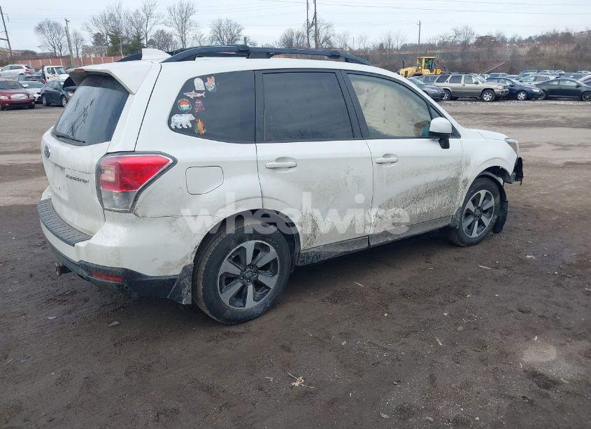 Photo 4 of 2018 Subaru Forester 2.5I PREMIUM (VIN JF2SJAECXJH529006)