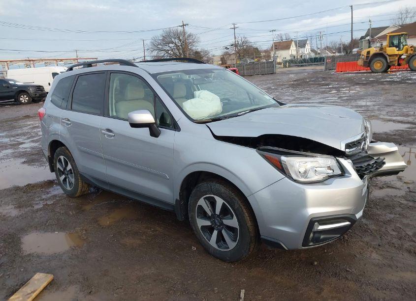 2018 Subaru Forester 2.5I PREMIUM (VIN JF2SJAGC0JH538214) main photo