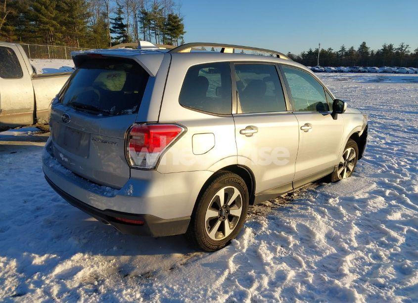 Photo 4 of 2018 Subaru Forester 2.5I PREMIUM (VIN JF2SJAGC1JH463460)