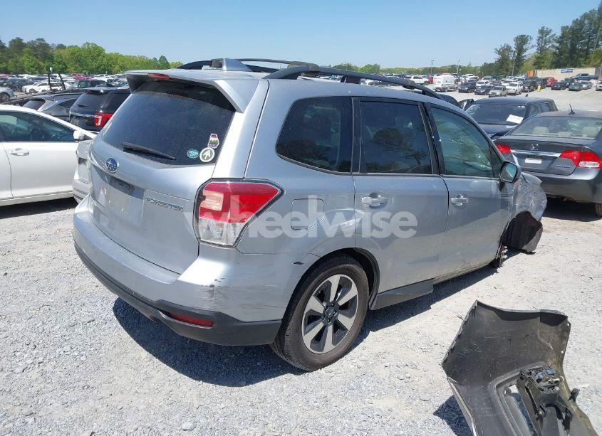 Photo 4 of 2018 Subaru Forester 2.5I PREMIUM (VIN JF2SJAGC1JH556284)
