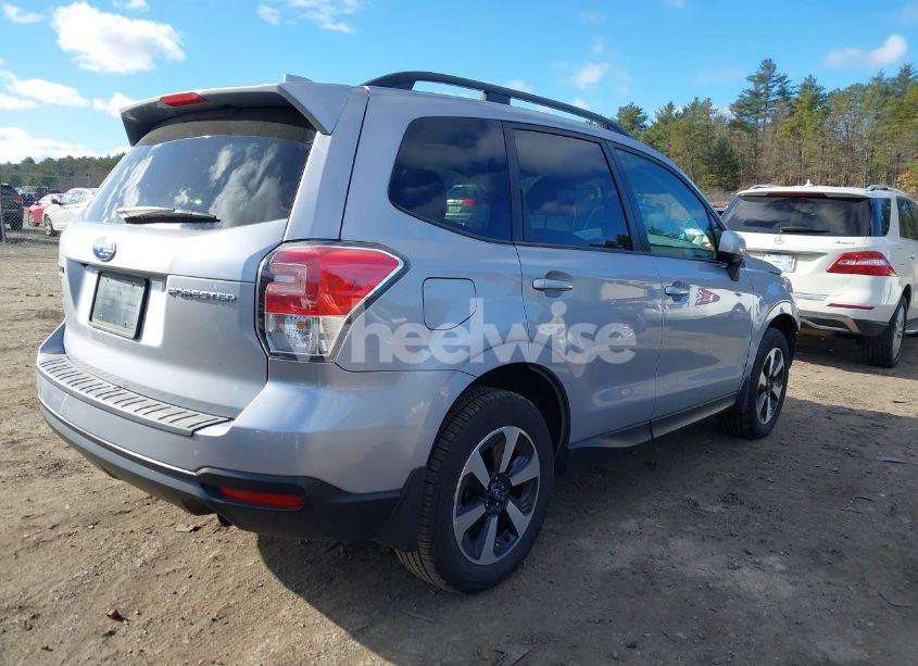 Photo 4 of 2018 Subaru Forester 2.5I PREMIUM (VIN JF2SJAGC4JH528303)