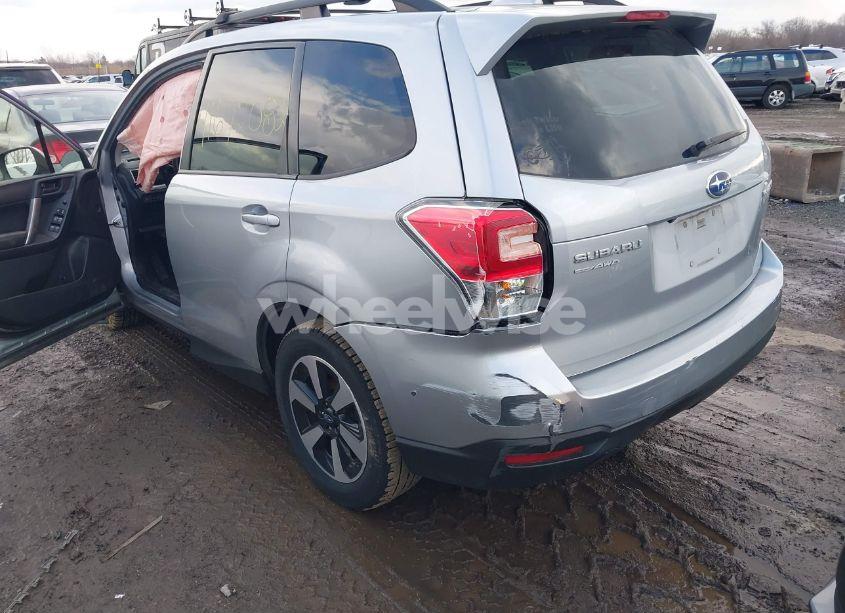 Photo 6 of 2018 Subaru Forester 2.5I PREMIUM (VIN JF2SJAGC4JH556182)