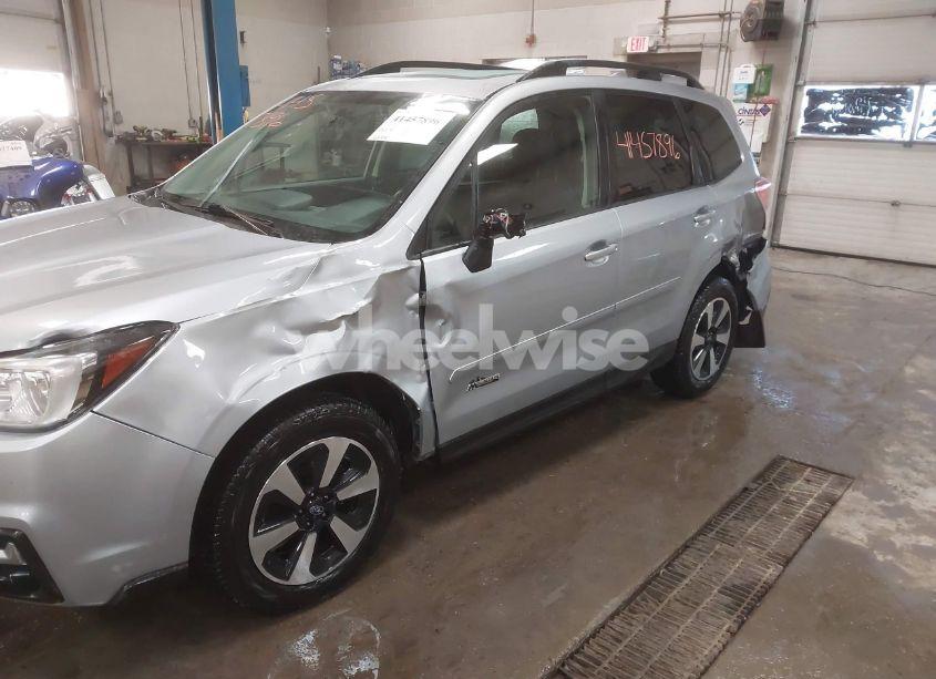 Photo 6 of 2018 Subaru Forester 2.5I PREMIUM (VIN JF2SJAGC5JH504916)