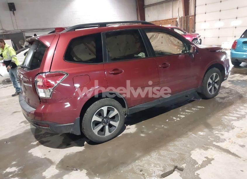 Photo 4 of 2018 Subaru Forester 2.5I PREMIUM (VIN JF2SJAGC7JH598989)