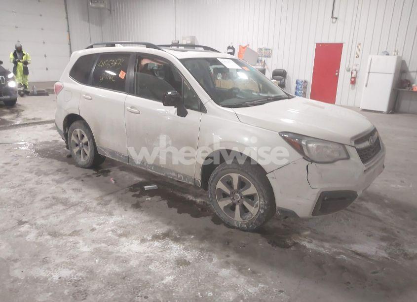 2018 Subaru Forester 2.5I PREMIUM (VIN JF2SJAGC8JH585071) main photo