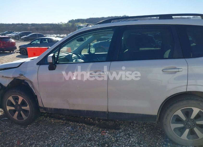 Photo 14 of 2018 Subaru Forester 2.5I PREMIUM (VIN JF2SJAGC9JH545551)