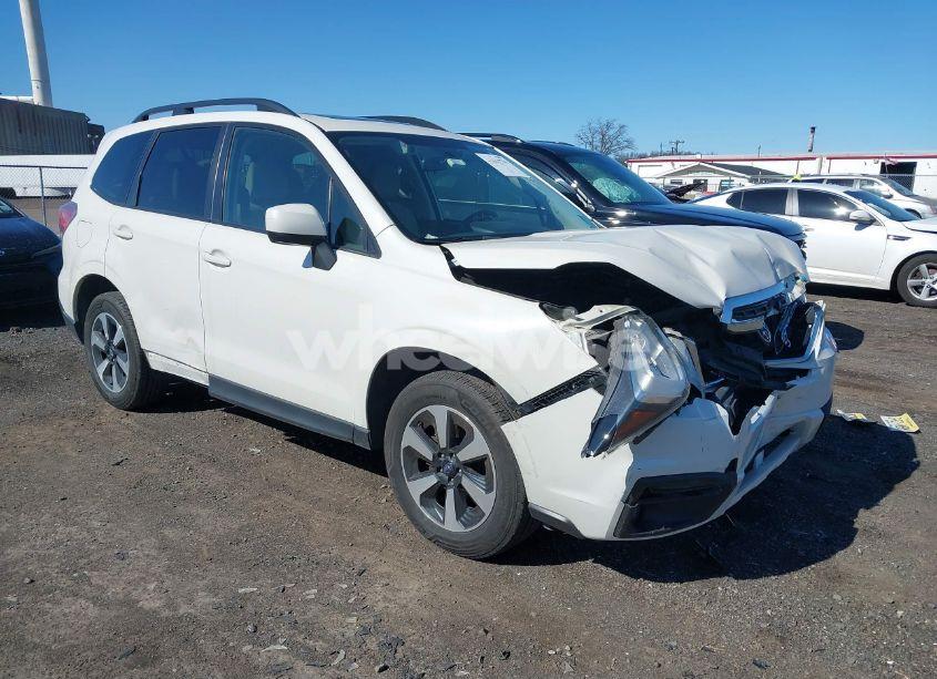2018 Subaru Forester 2.5I PREMIUM (VIN JF2SJAGC9JH563631) main photo