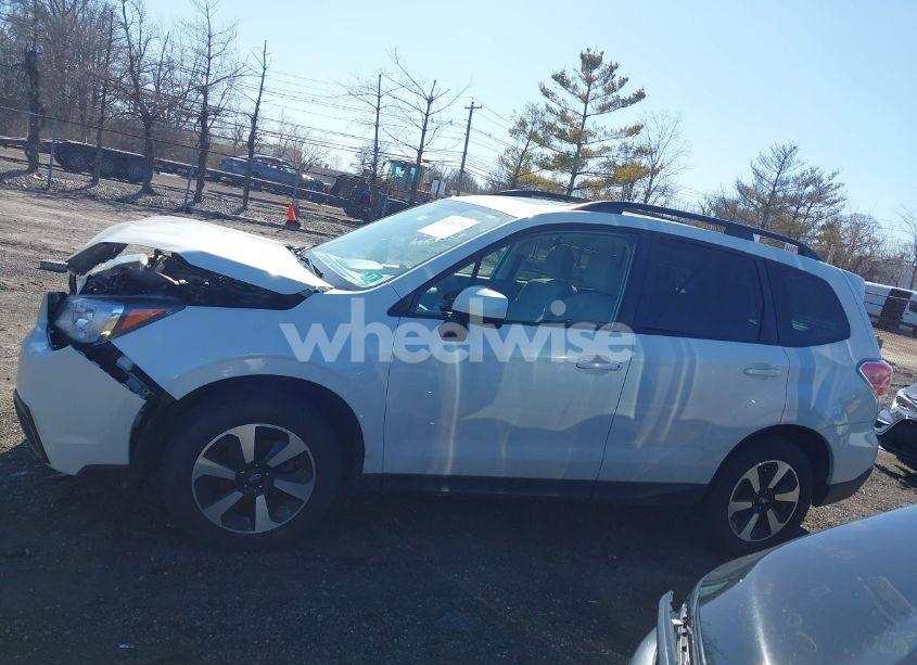 Photo 14 of 2018 Subaru Forester 2.5I PREMIUM (VIN JF2SJAGC9JH563631)