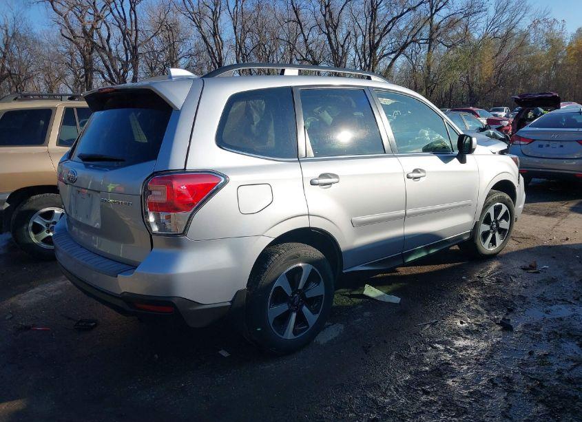 Photo 4 of 2018 Subaru Forester 2.5I LIMITED (VIN JF2SJAJC0JH406420)