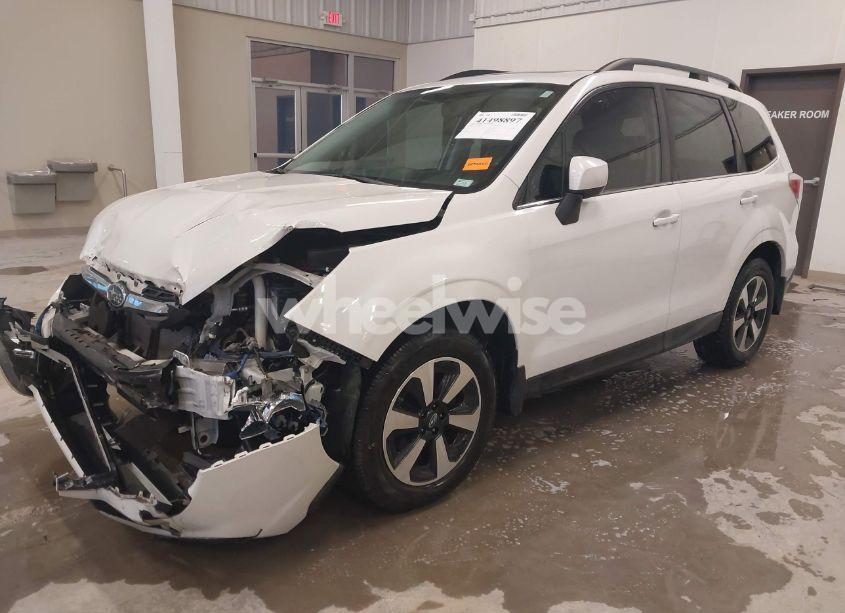 Photo 2 of 2018 Subaru Forester 2.5I LIMITED (VIN JF2SJAJCXJH402973)