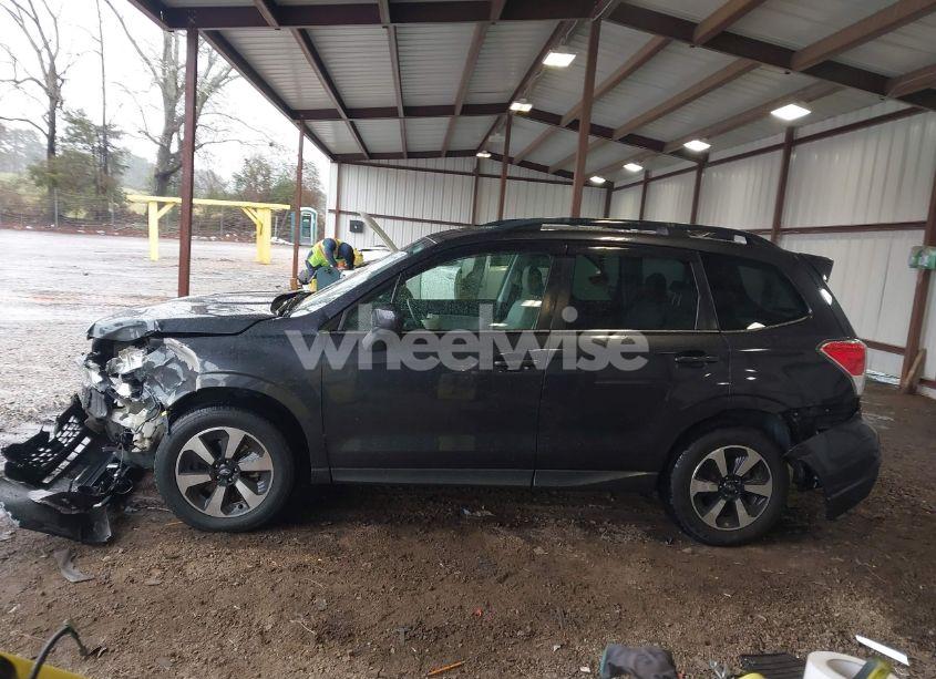 Photo 14 of 2018 Subaru Forester 2.5I LIMITED (VIN JF2SJAJCXJH499902)