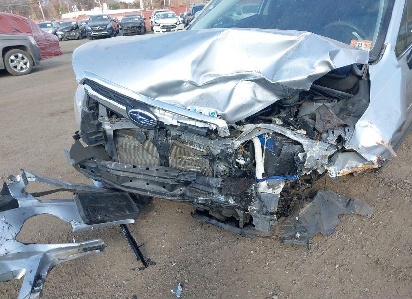 Photo 6 of 2017 Subaru Forester 2.5I LIMITED (VIN JF2SJALC9HH554539)