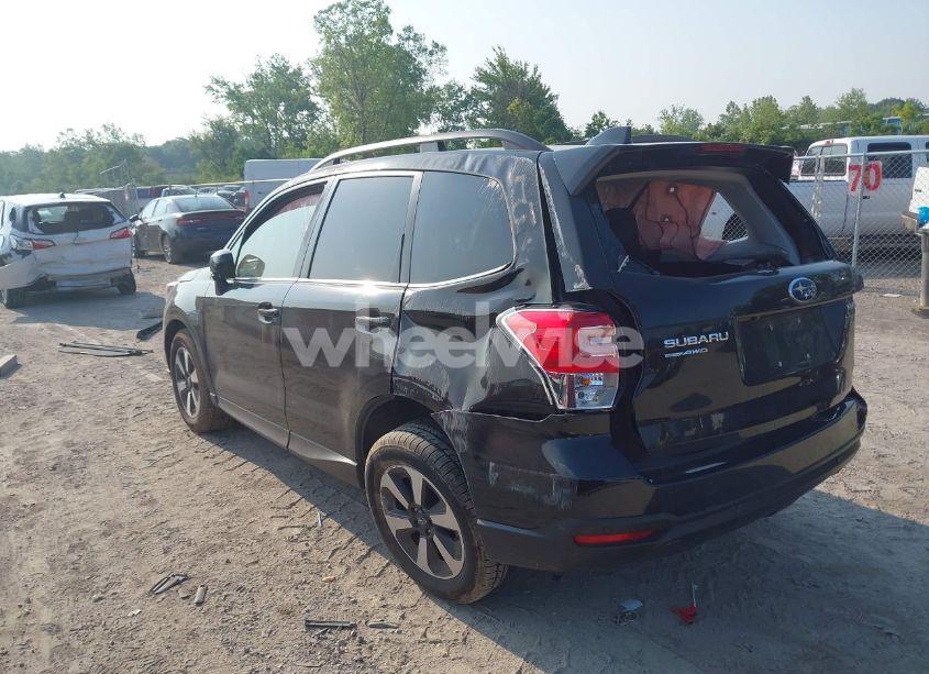 Photo 3 of 2018 Subaru Forester 2.5I LIMITED (VIN JF2SJARC4JH591138)
